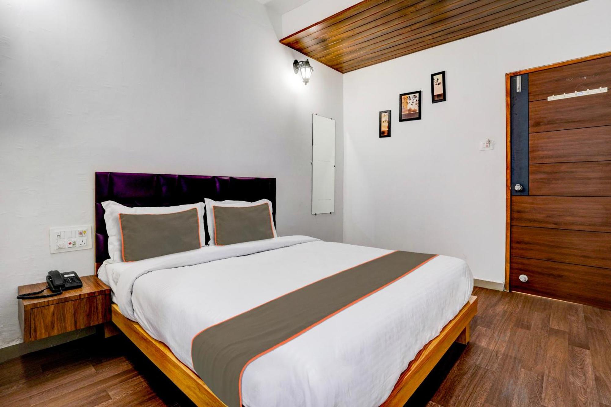 Hotel Silk, Premier Budget Friendly Luxury Hotel In Surat, Perfect For Families, Couples And Business Travelers Exteriör bild
