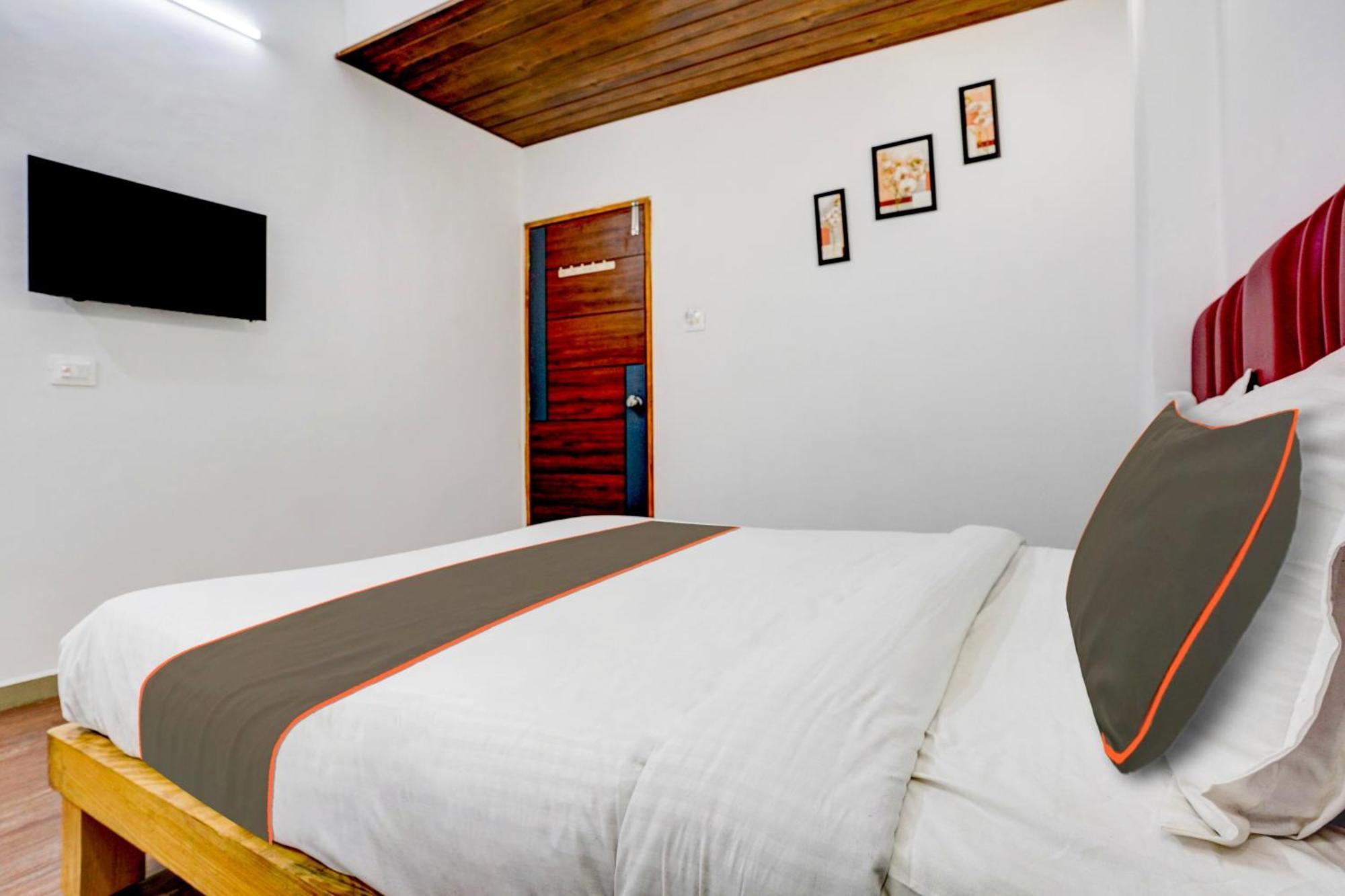 Hotel Silk, Premier Budget Friendly Luxury Hotel In Surat, Perfect For Families, Couples And Business Travelers Exteriör bild