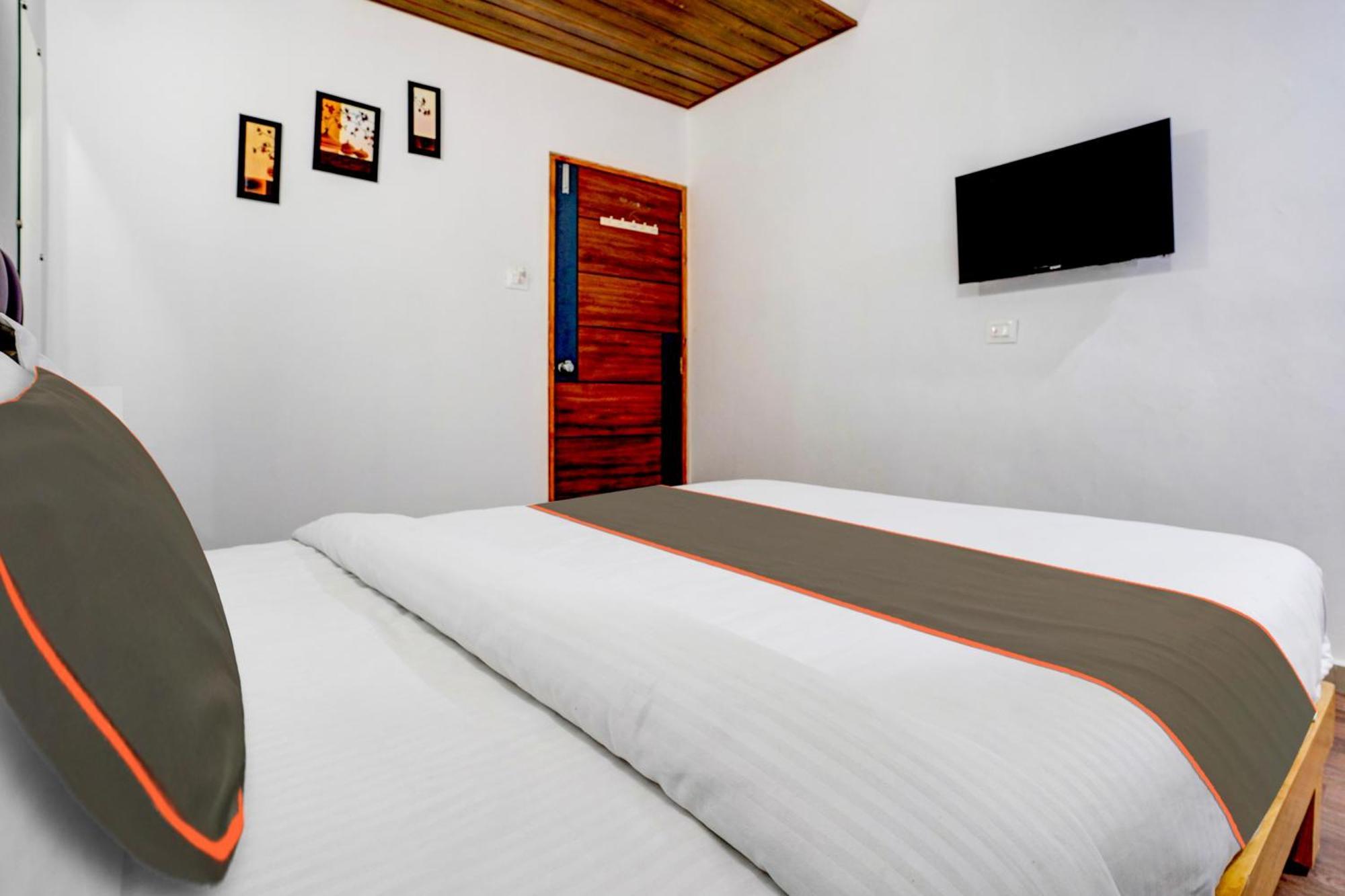 Hotel Silk, Premier Budget Friendly Luxury Hotel In Surat, Perfect For Families, Couples And Business Travelers Exteriör bild
