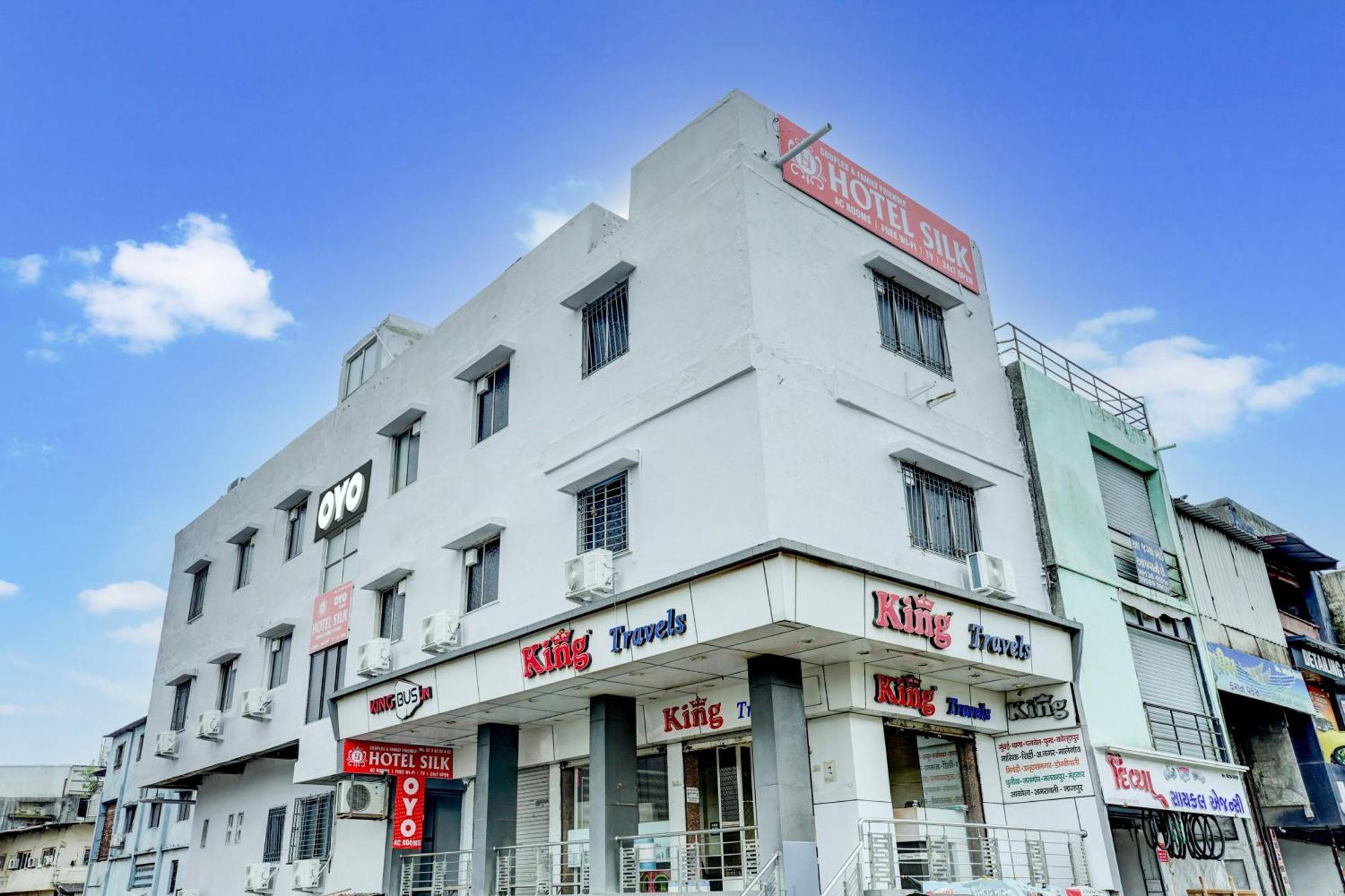Hotel Silk, Premier Budget Friendly Luxury Hotel In Surat, Perfect For Families, Couples And Business Travelers Exteriör bild